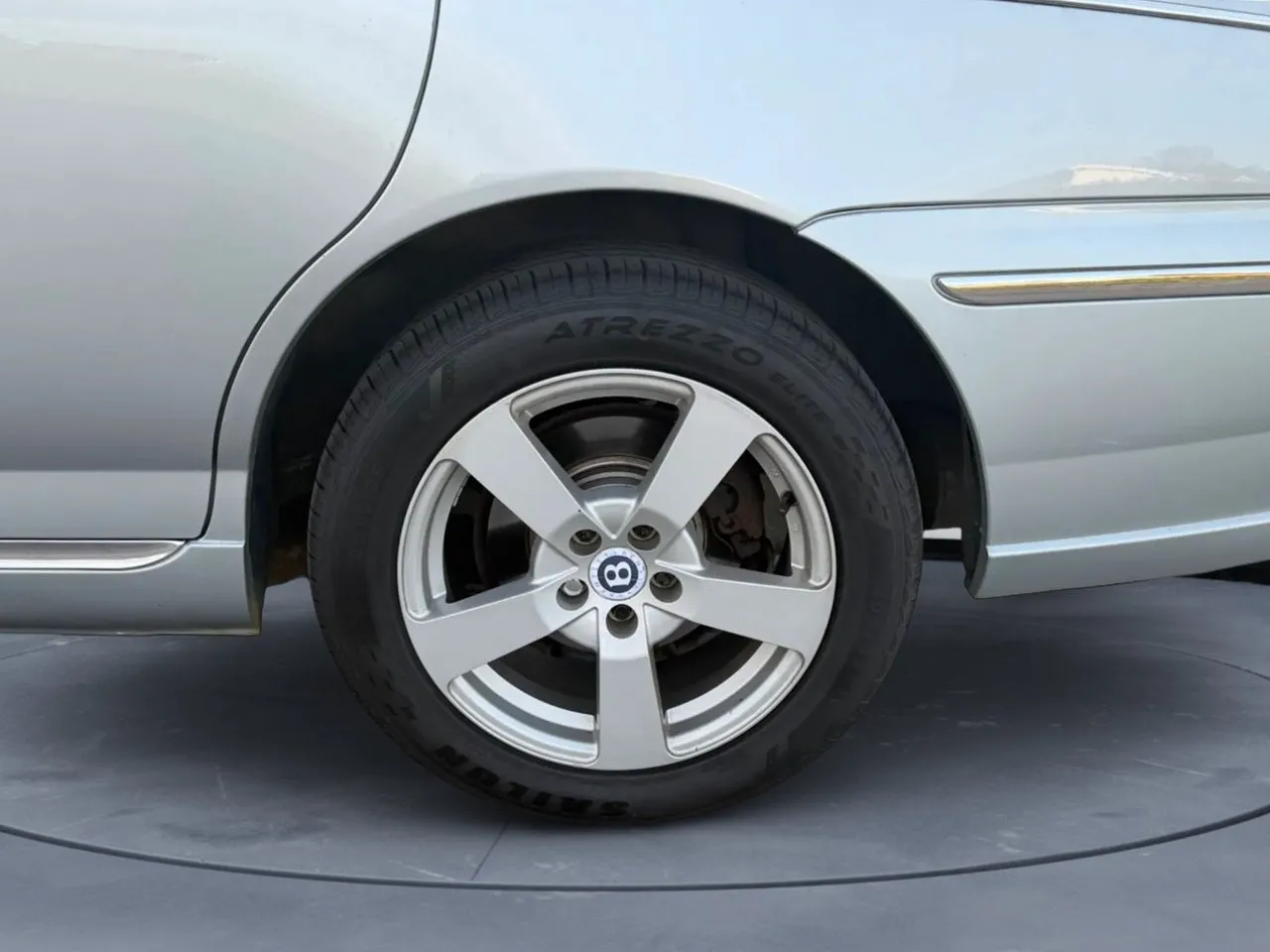 Vehicle image 14