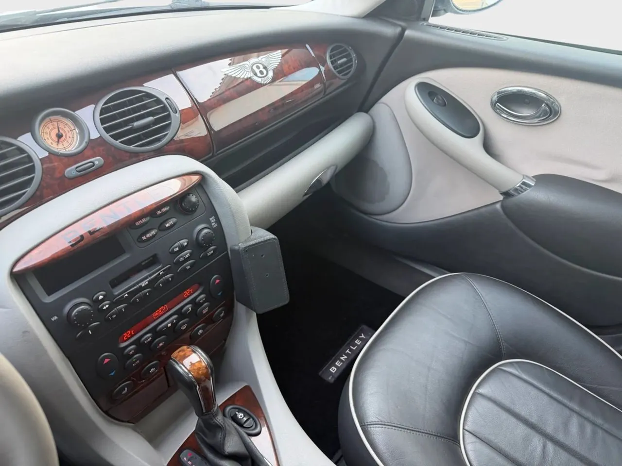 Vehicle image 30