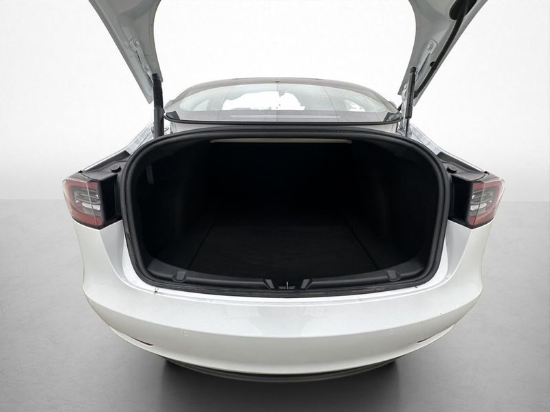 Tesla Model 3 bild 9