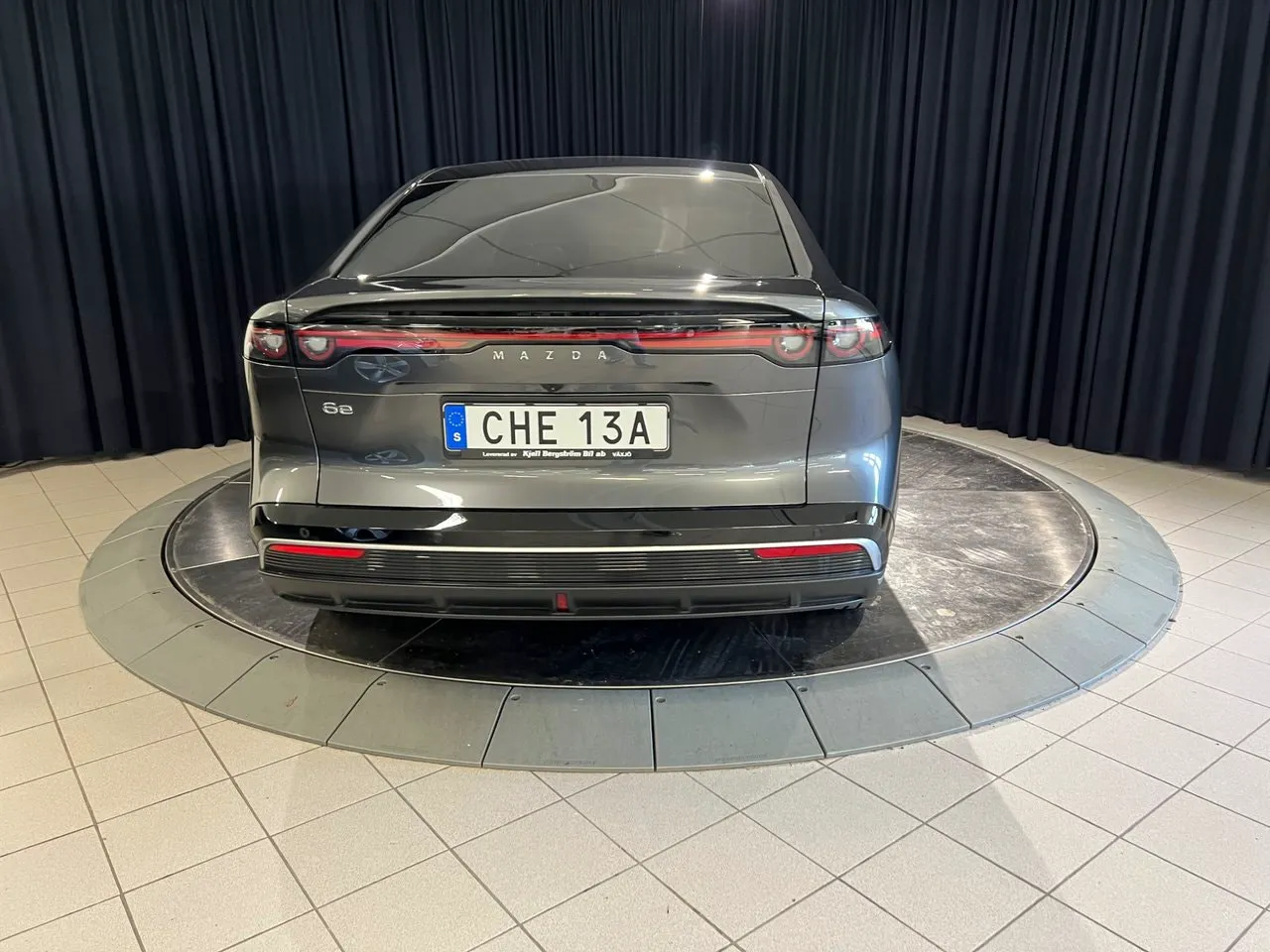 Vehicle image 6