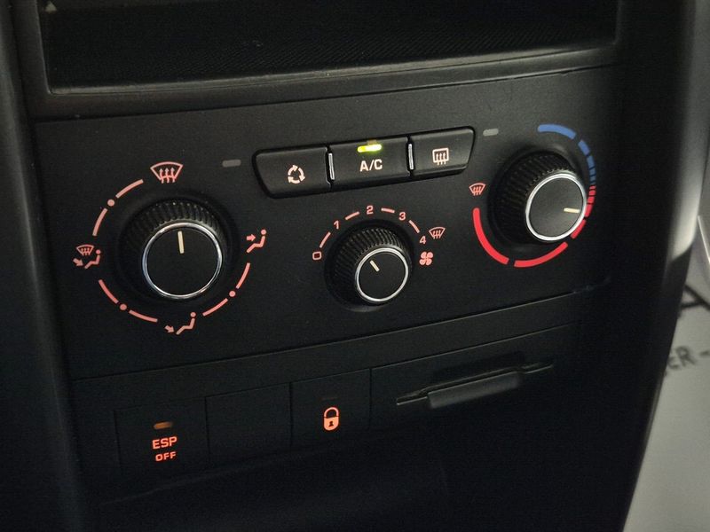 Peugeot 207 bild 14