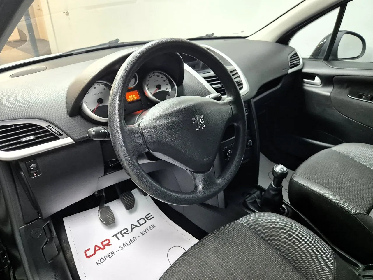 Vehicle image 9