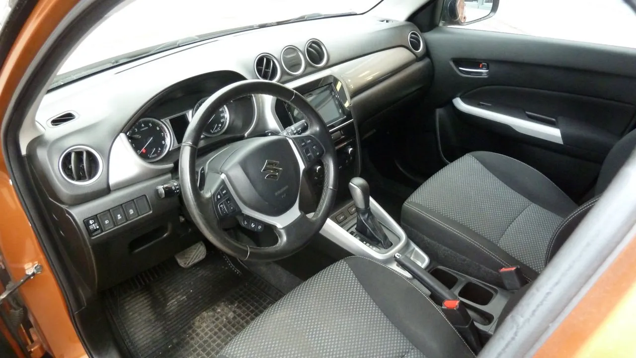 Vehicle image 4