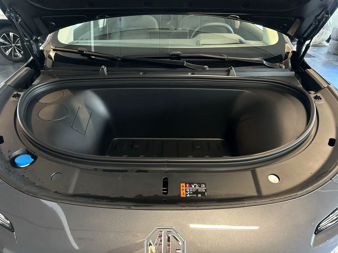 Vehicle image 16