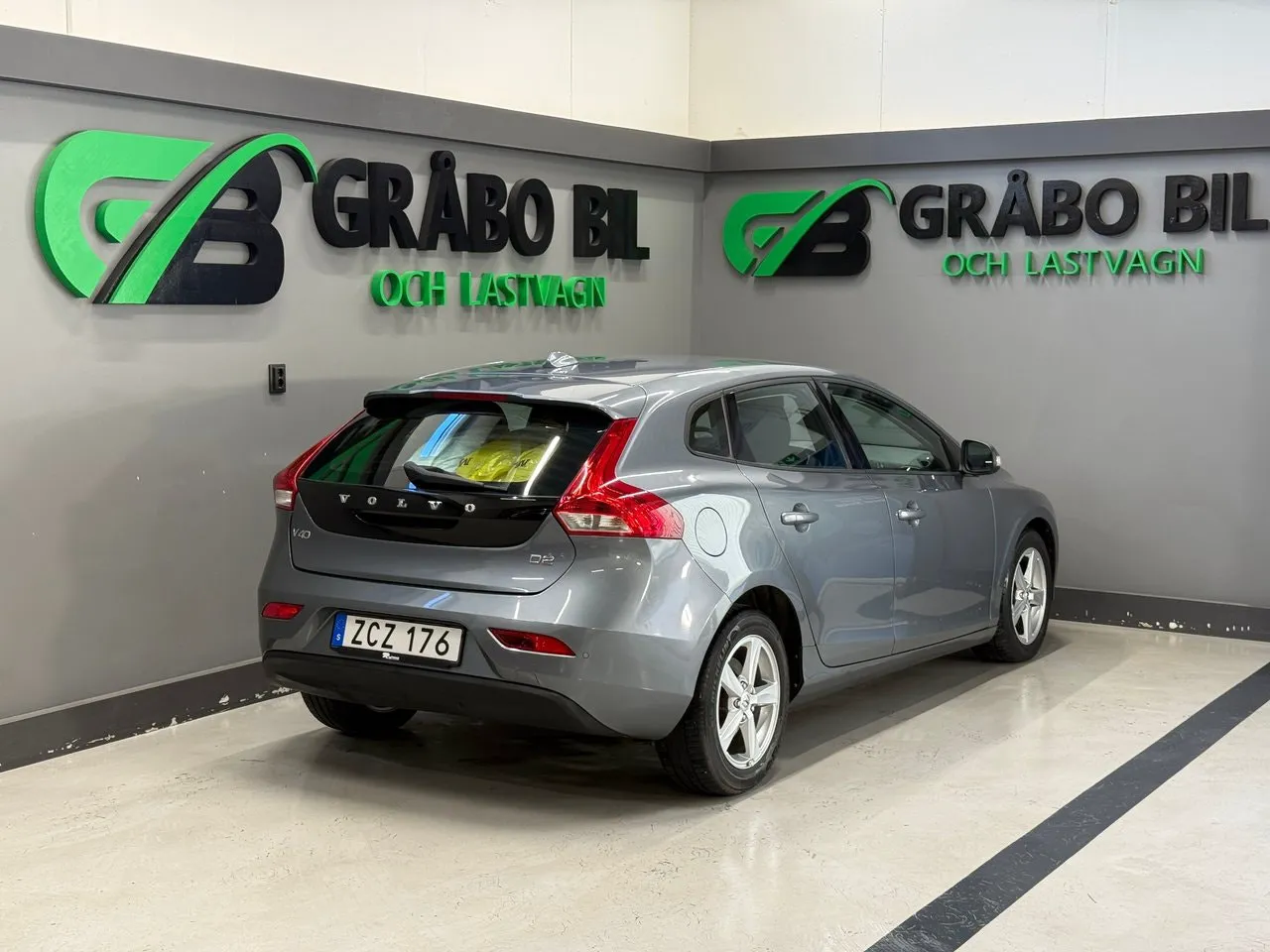 Vehicle image 5