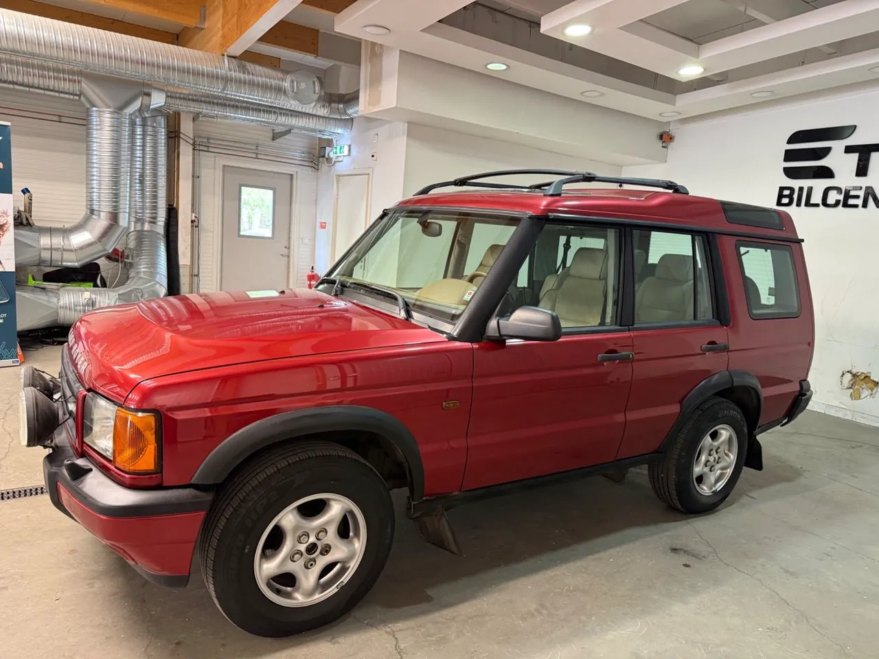 Vehicle image 16