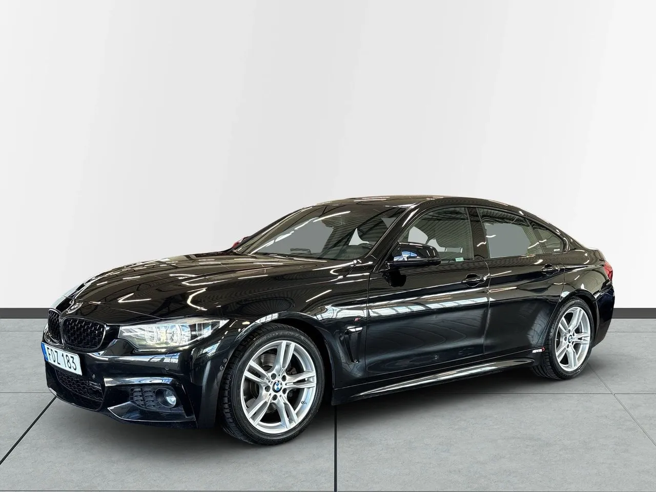 Vehicle image 15