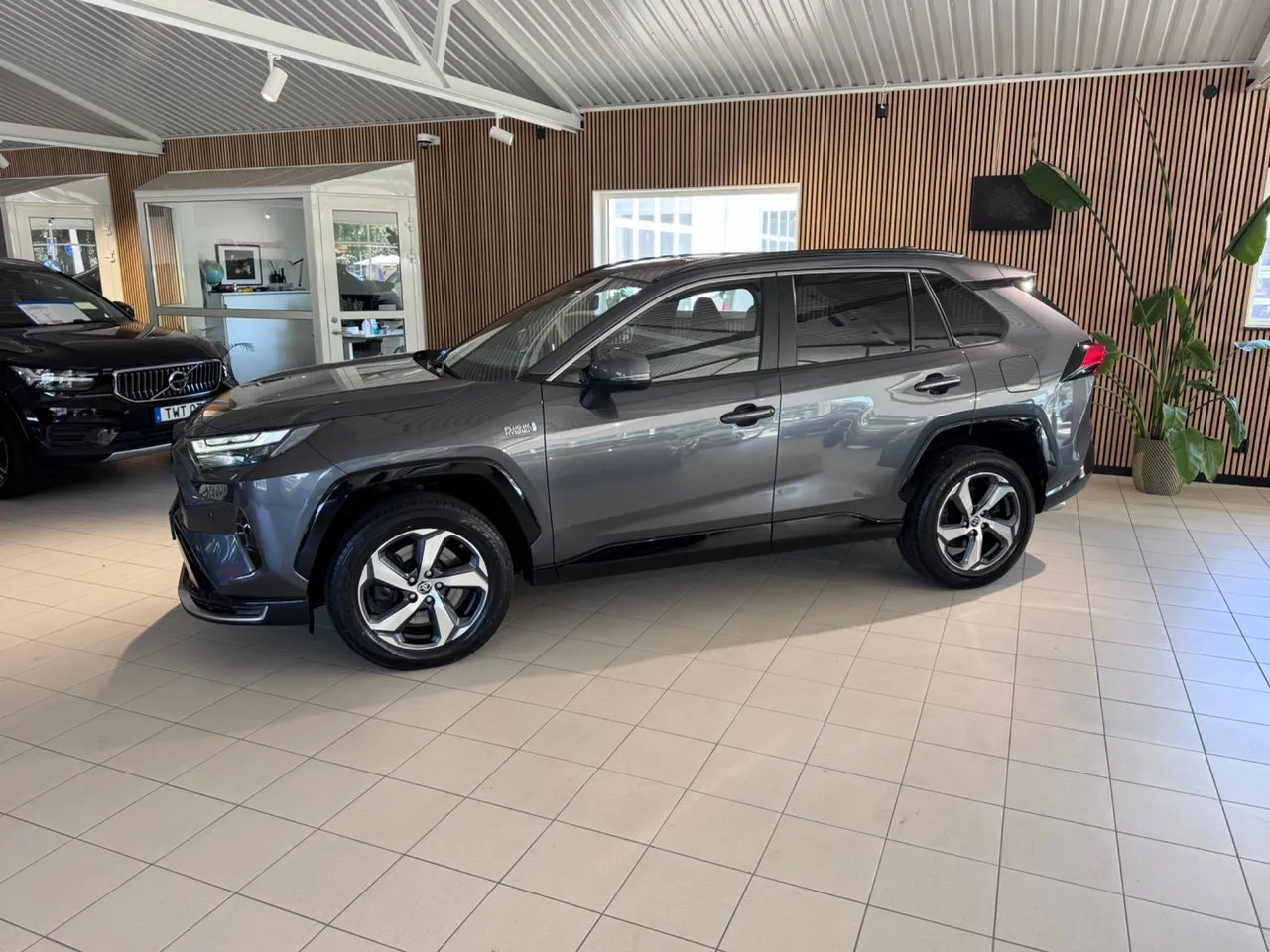 Vehicle image 7