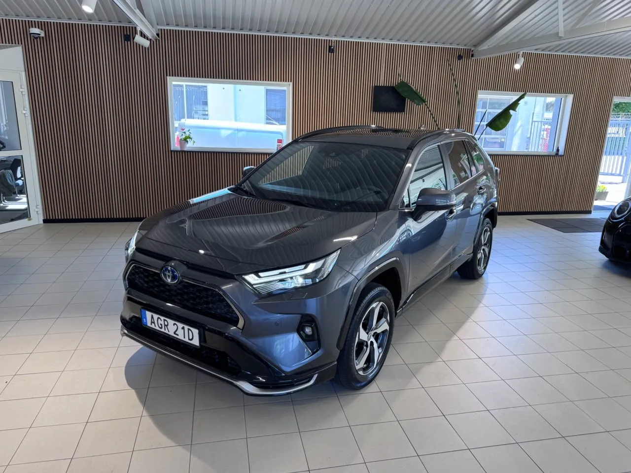 Vehicle image 9