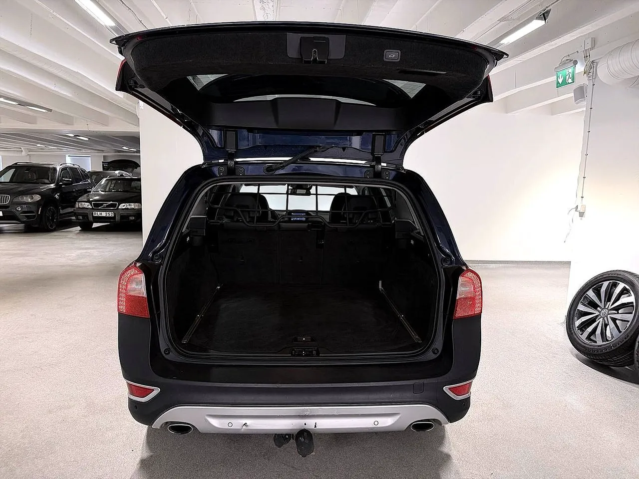Vehicle image 30