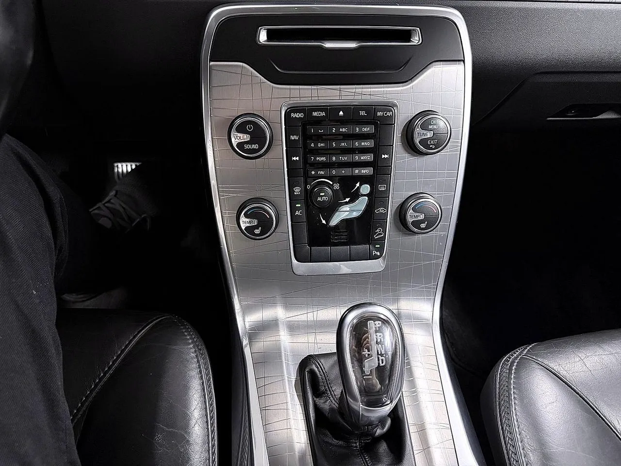 Vehicle image 24