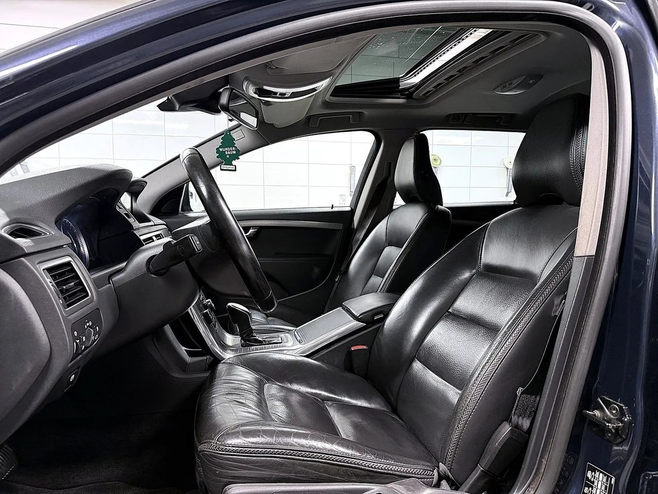 Vehicle image 25