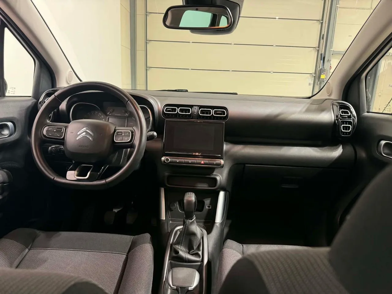 Vehicle image 7