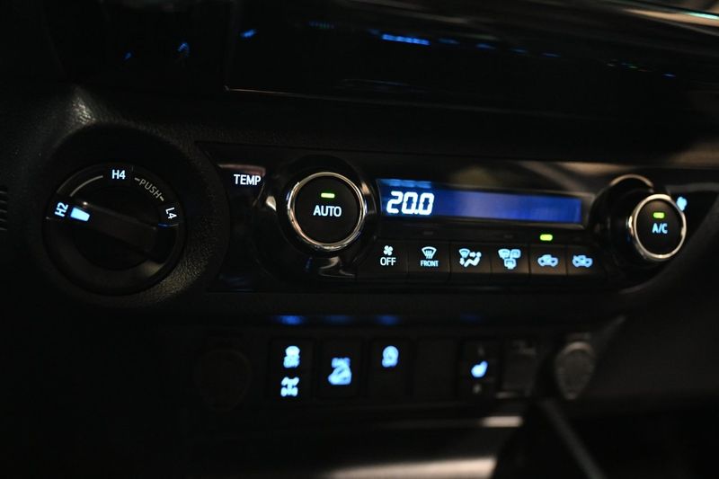 Toyota Hilux bild 18