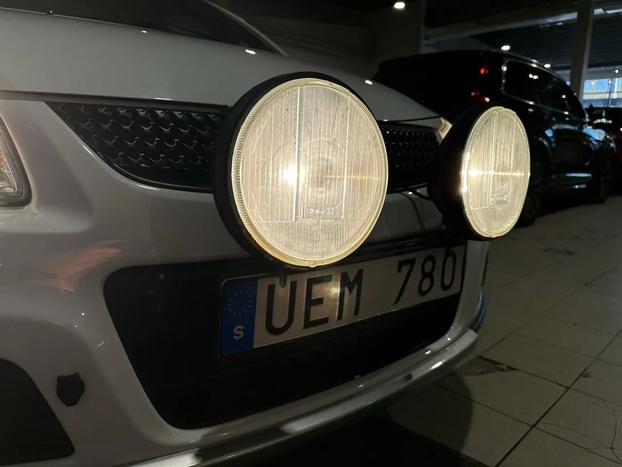 Vehicle image 16
