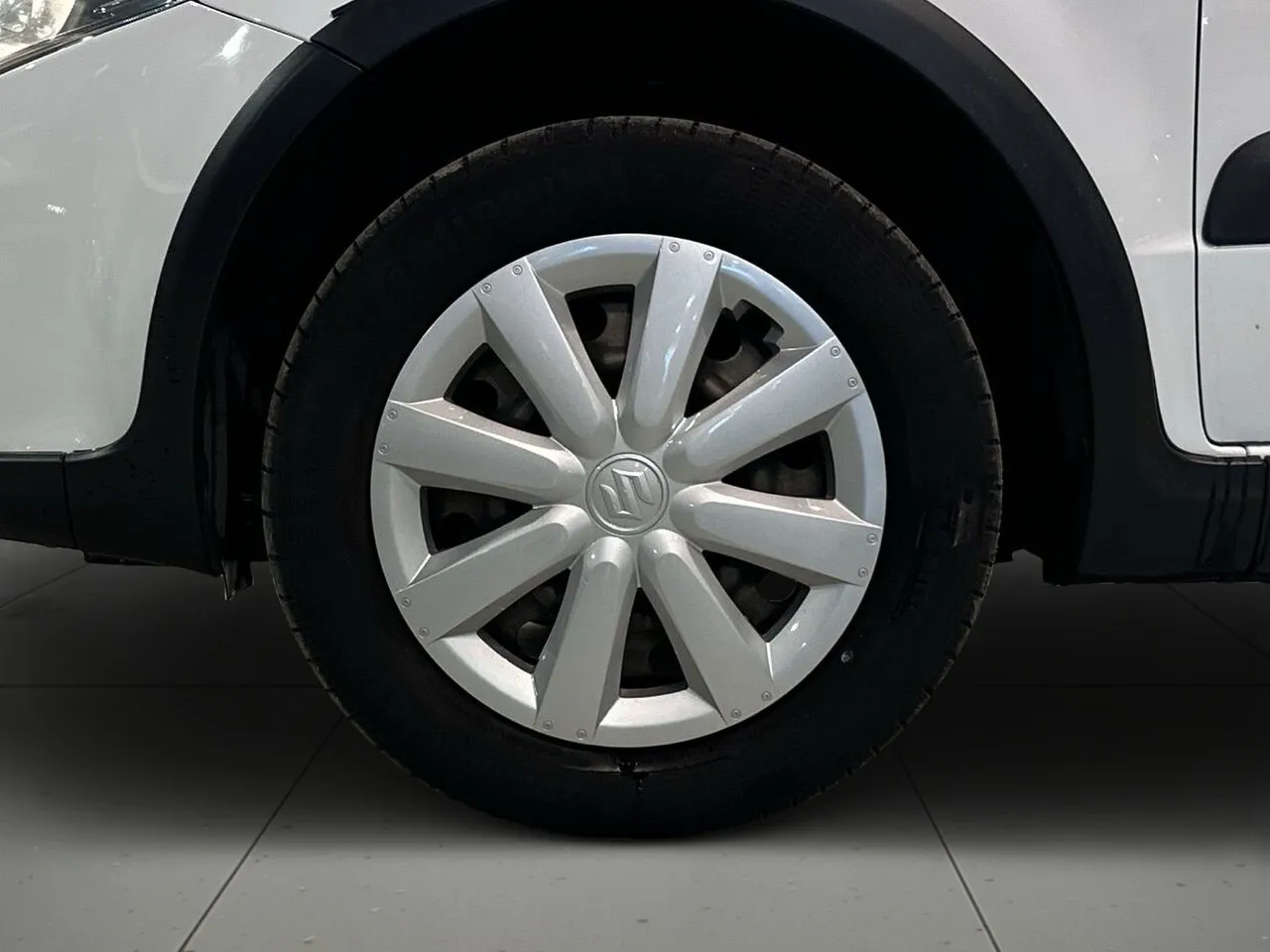 Vehicle image 13