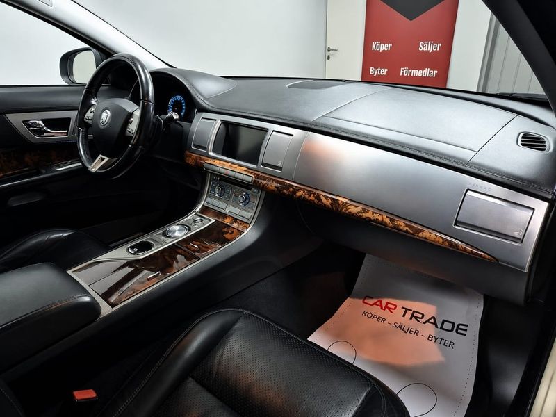 Jaguar XF bild 26