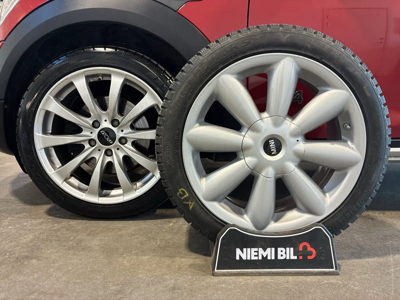 Vehicle image 16