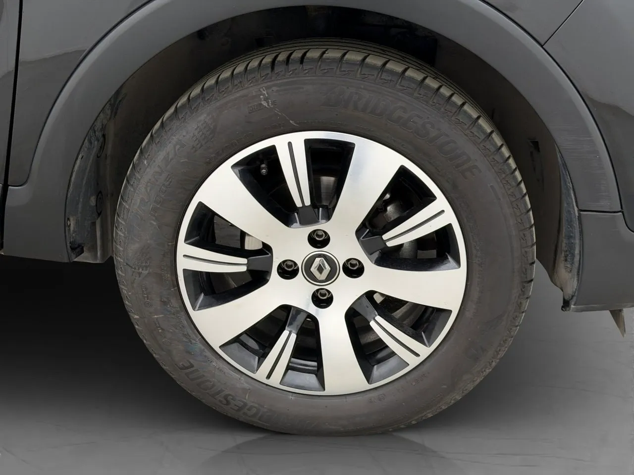 Vehicle image 25