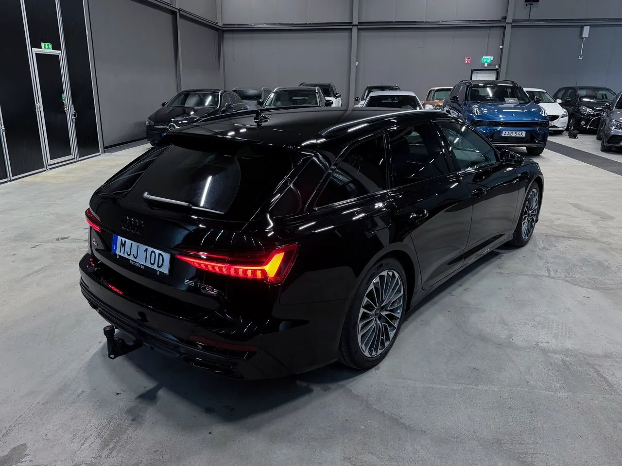 Vehicle image 5