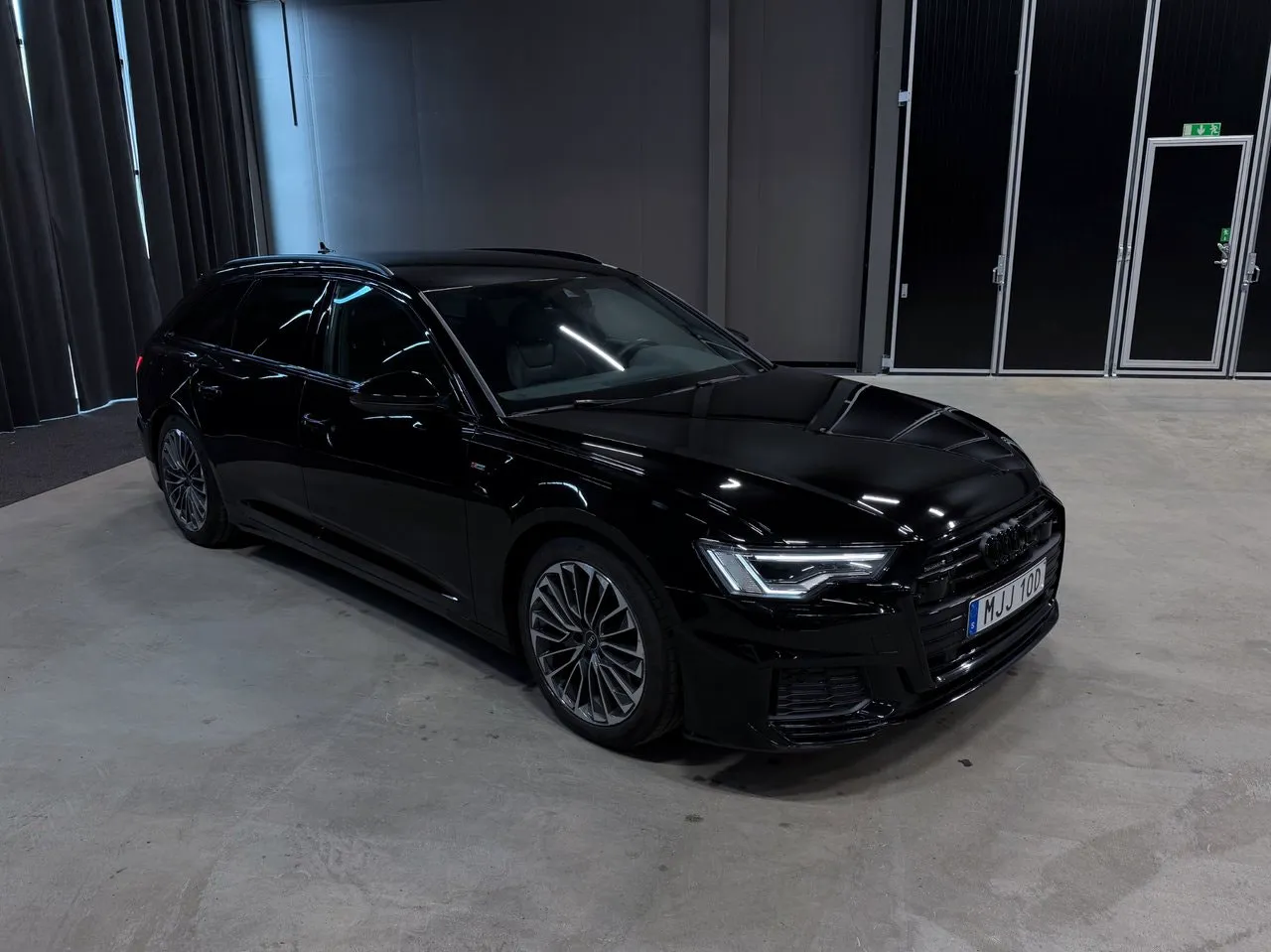 Vehicle image 7