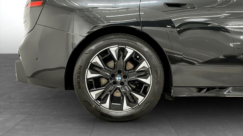 BMW iX bild 9