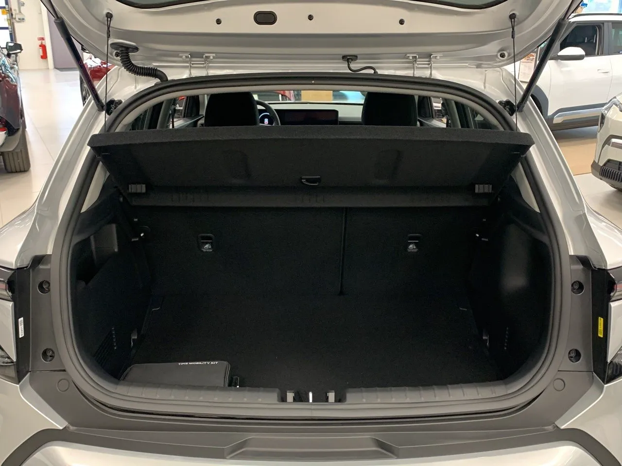 Vehicle image 13