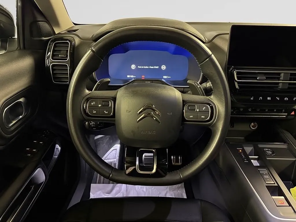 Vehicle image 15