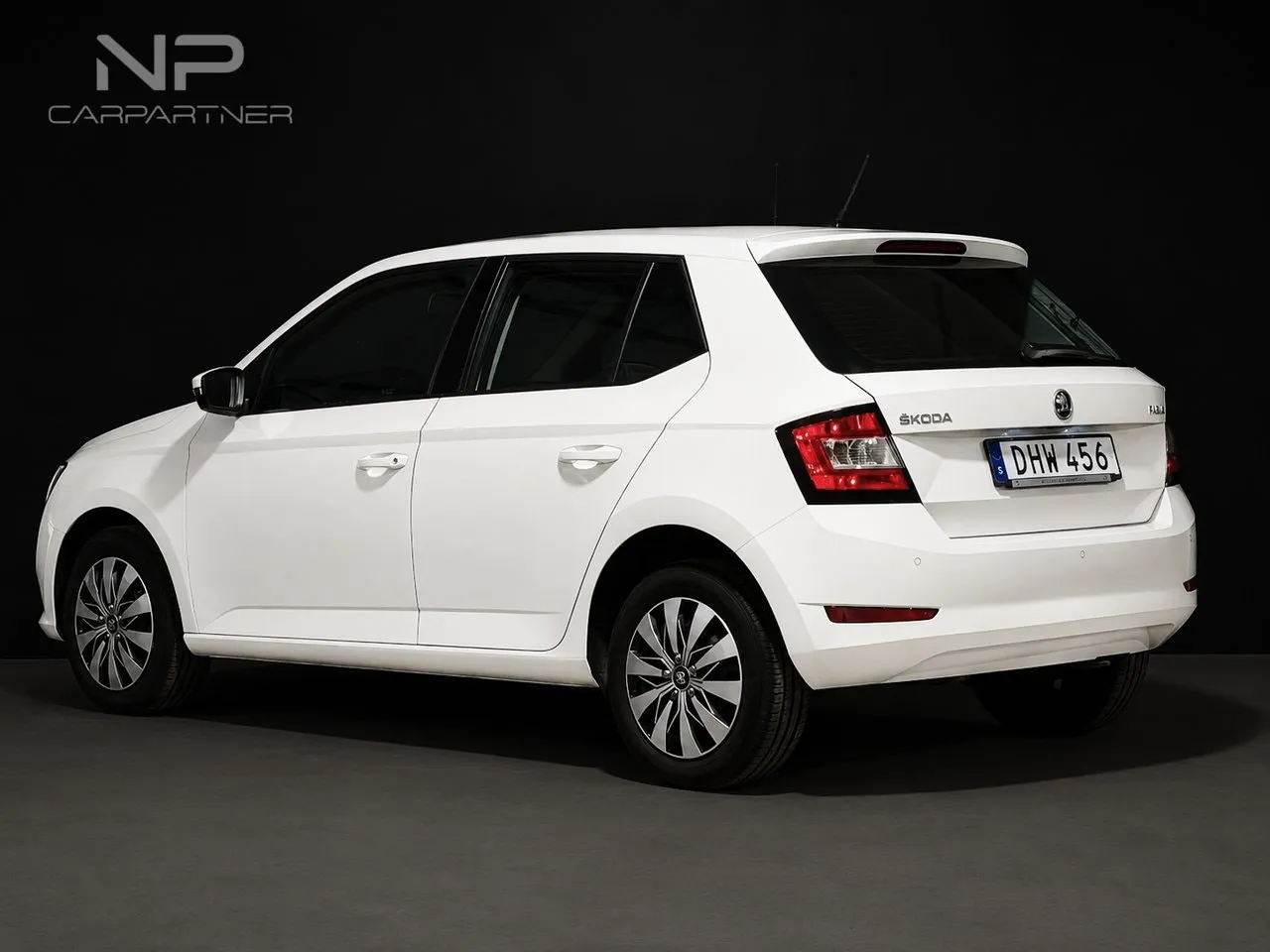 Vehicle image 6