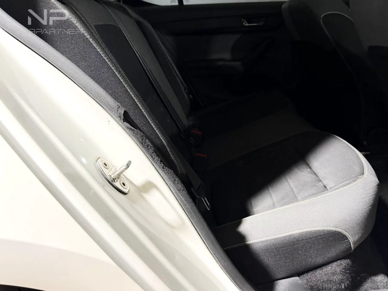 Vehicle image 14