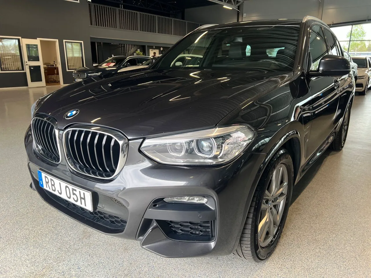 Vehicle image 6