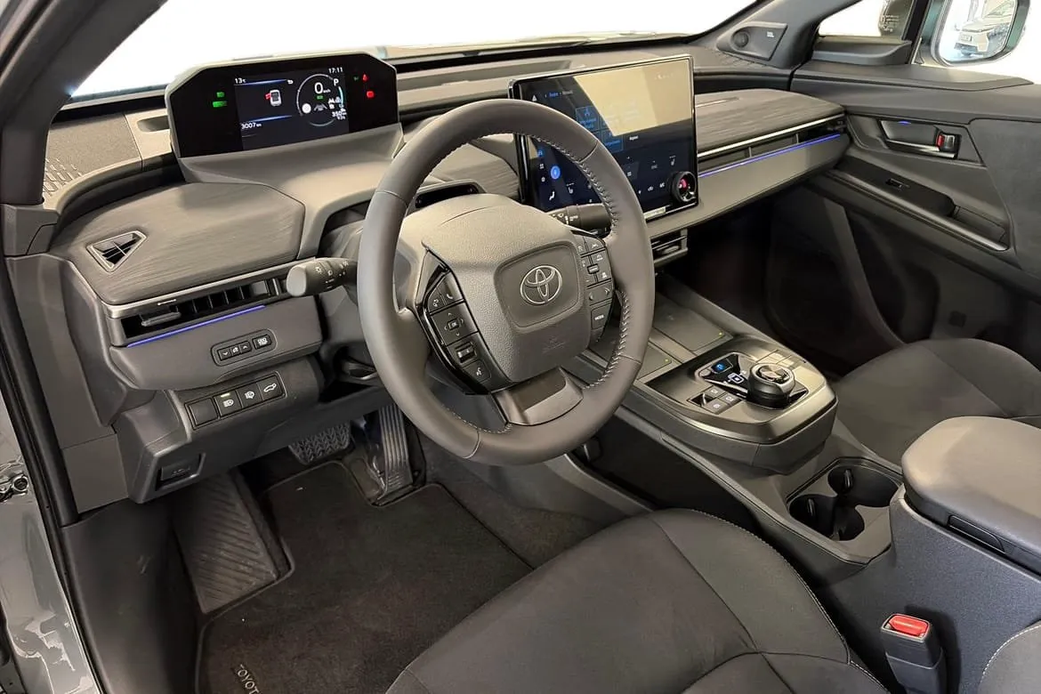Vehicle image 11