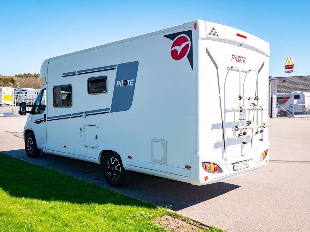 Vehicle image 18