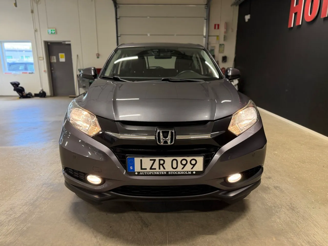Vehicle image 6