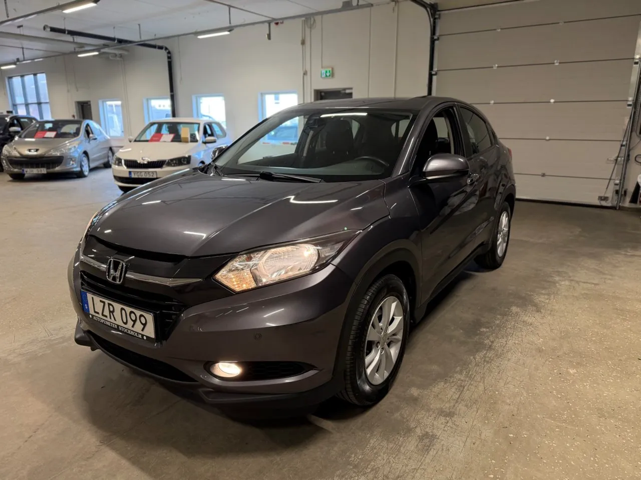 Vehicle image 5