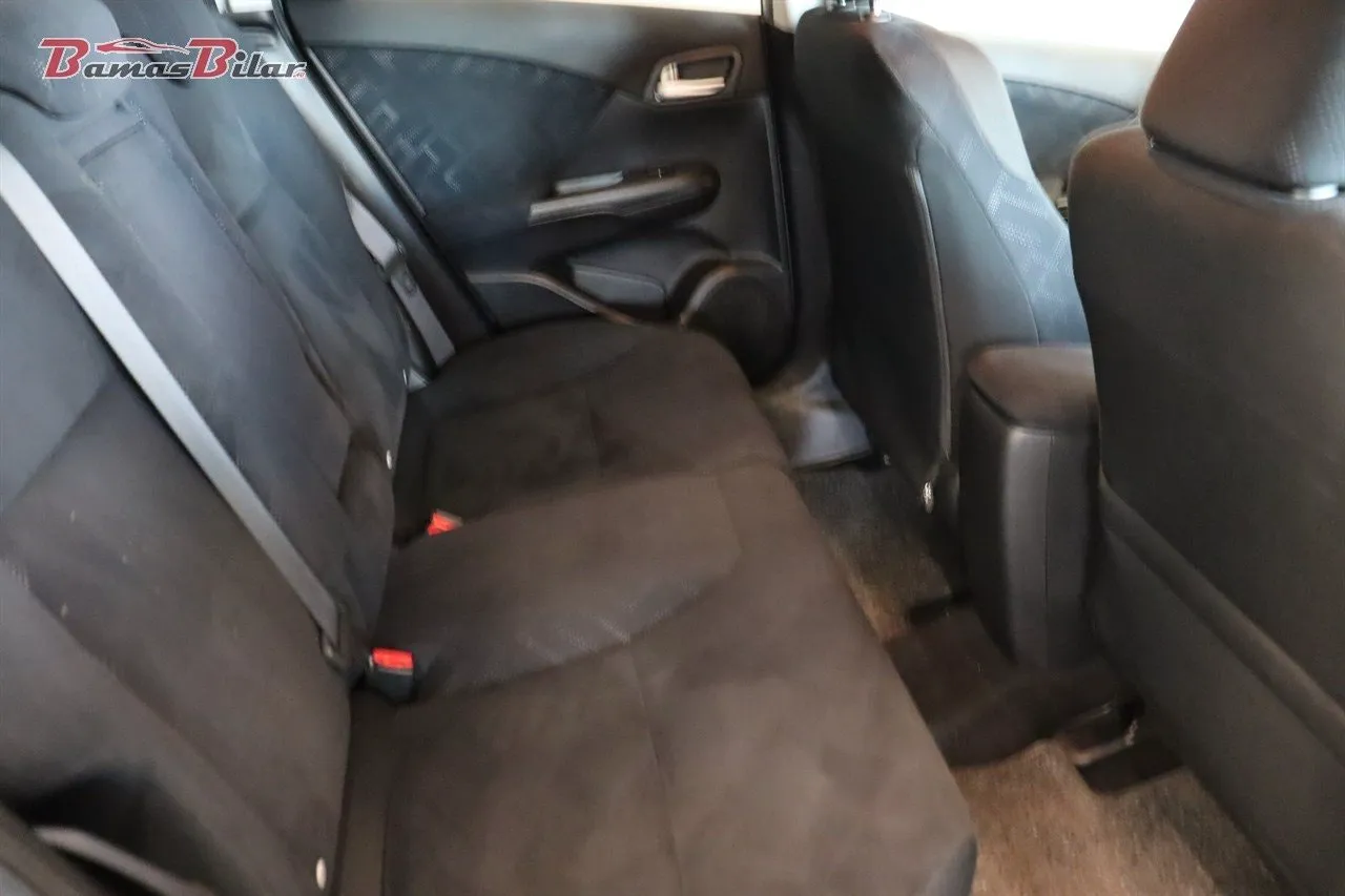 Vehicle image 16