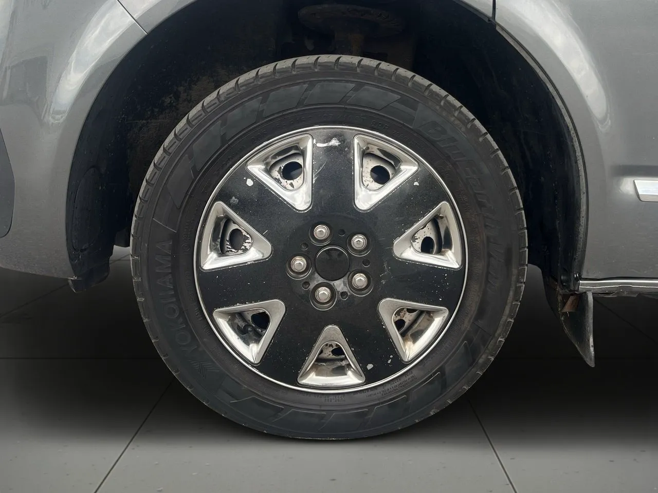 Vehicle image 13