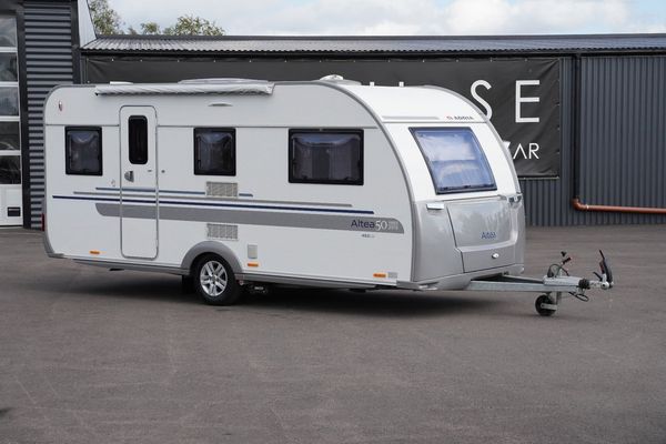 Adria Altea 492 LU / Långbädd / Mover / 1.300kg / Mycket fin - 2015