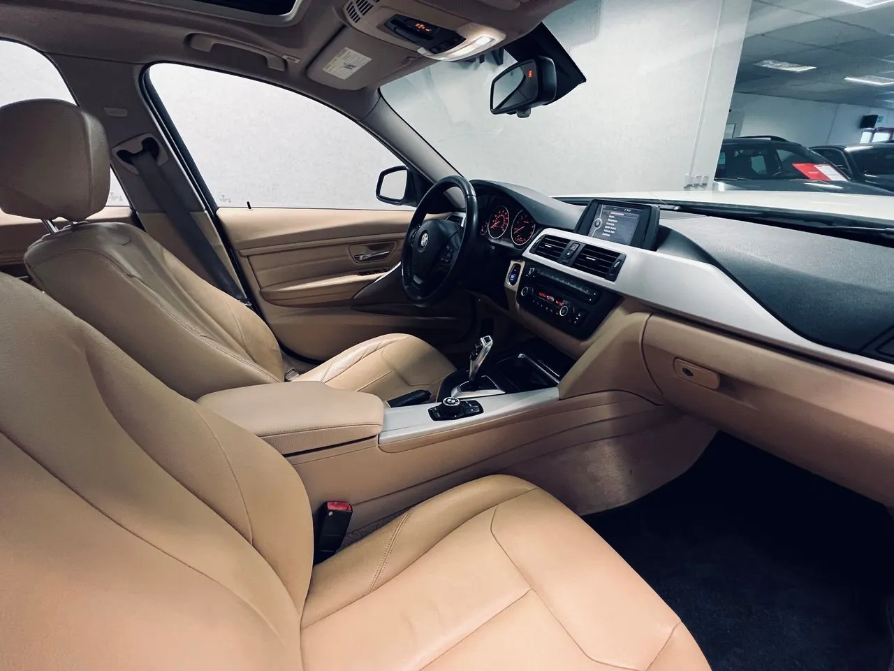 Vehicle image 14