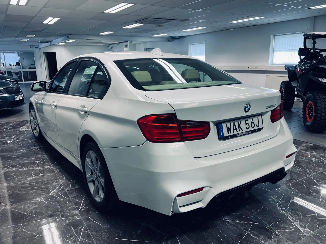 Vehicle image 6