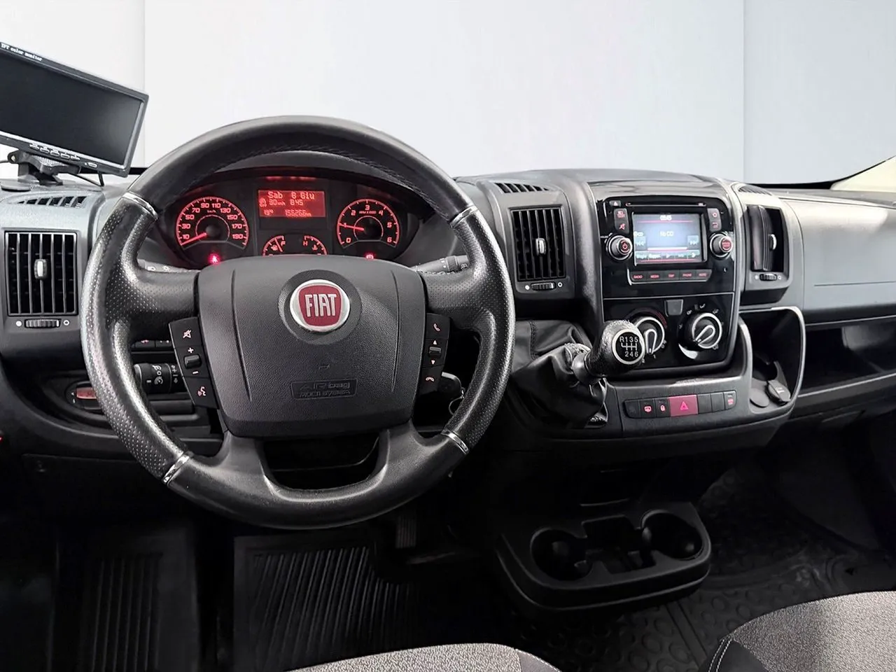 Vehicle image 16