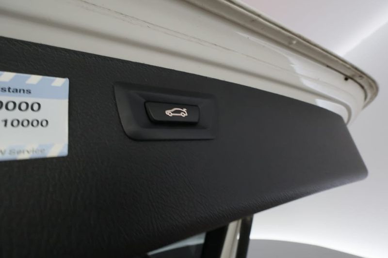 BMW 320 bild 9
