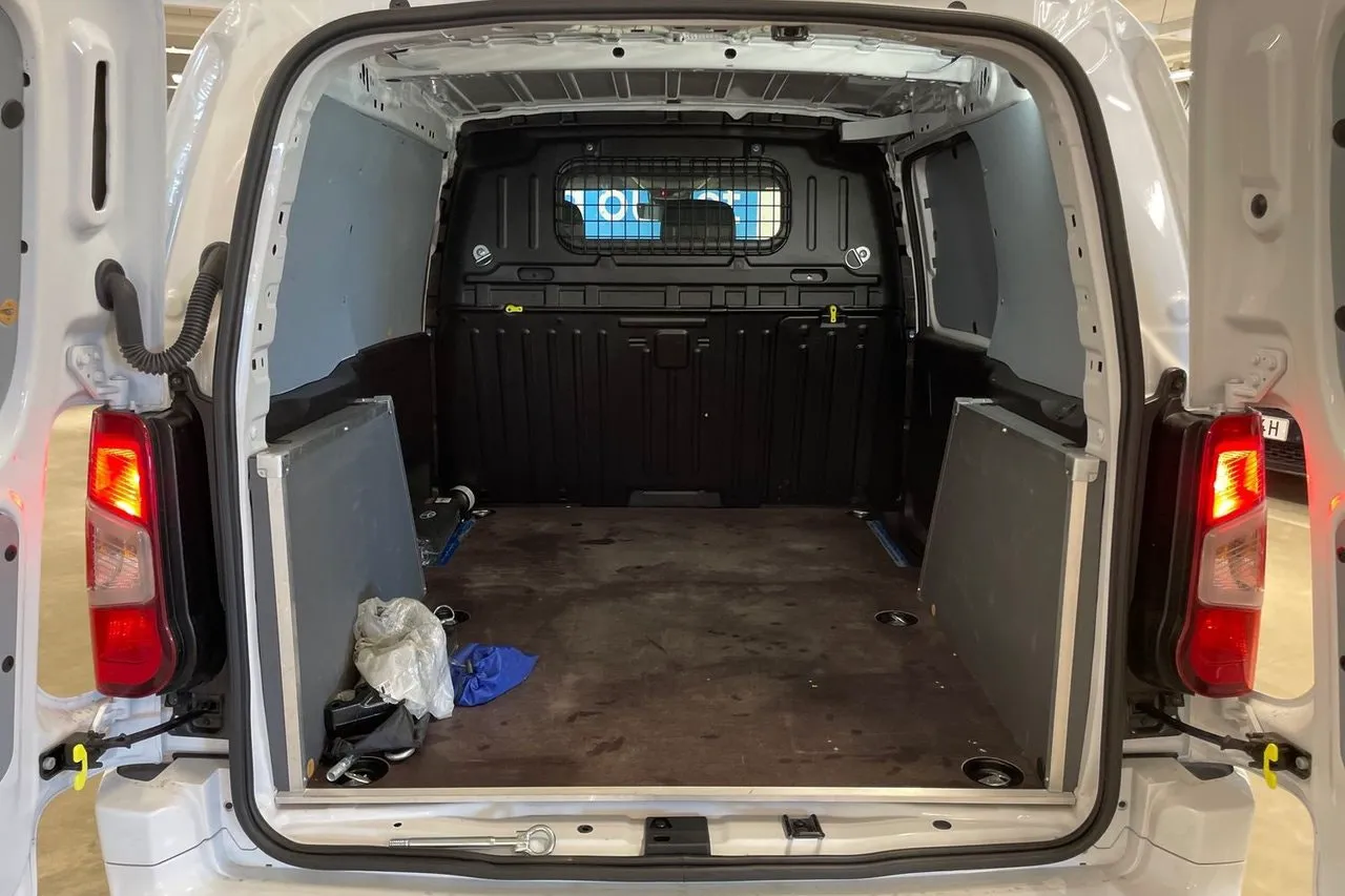 Vehicle image 21