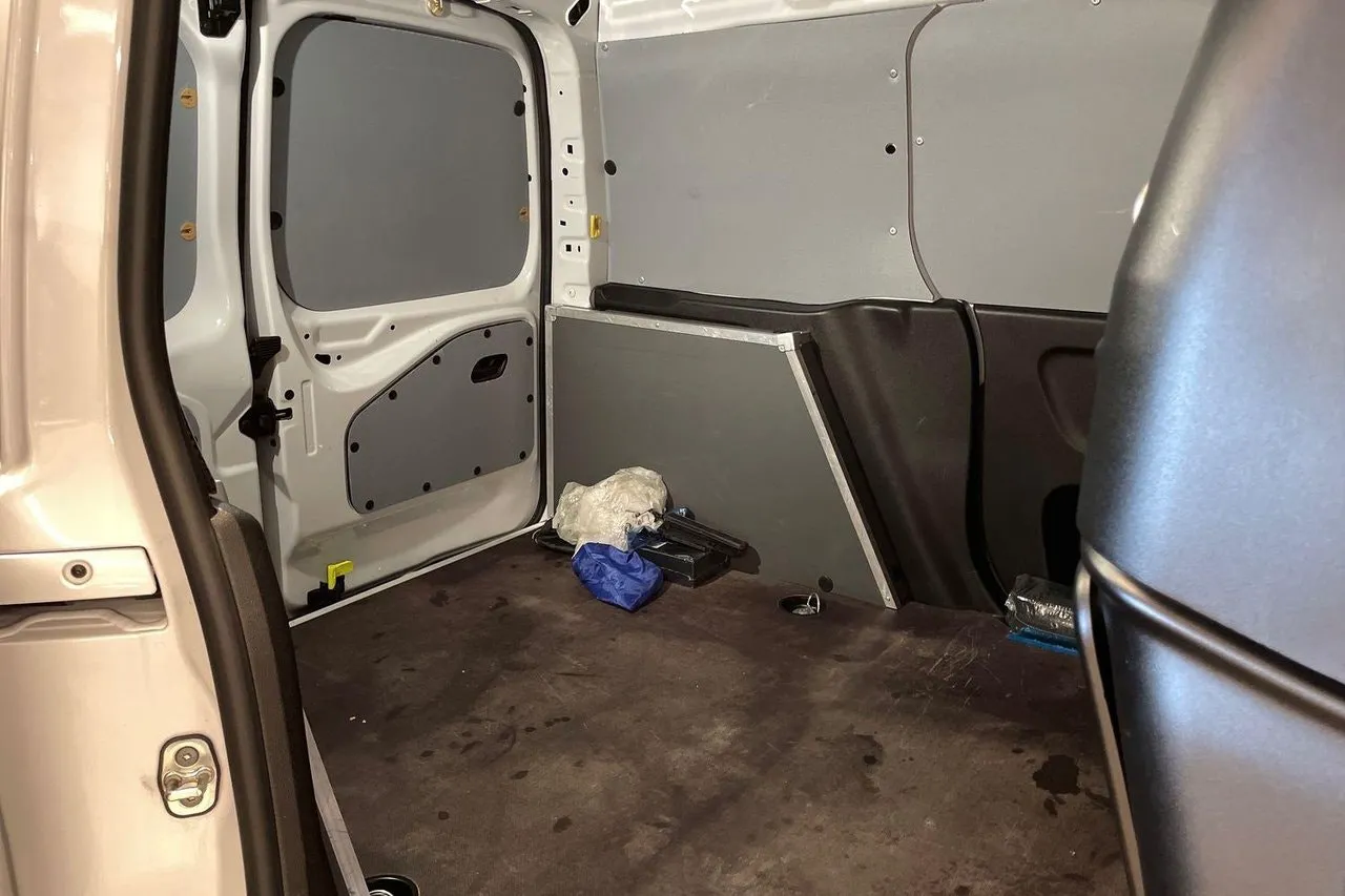 Vehicle image 20