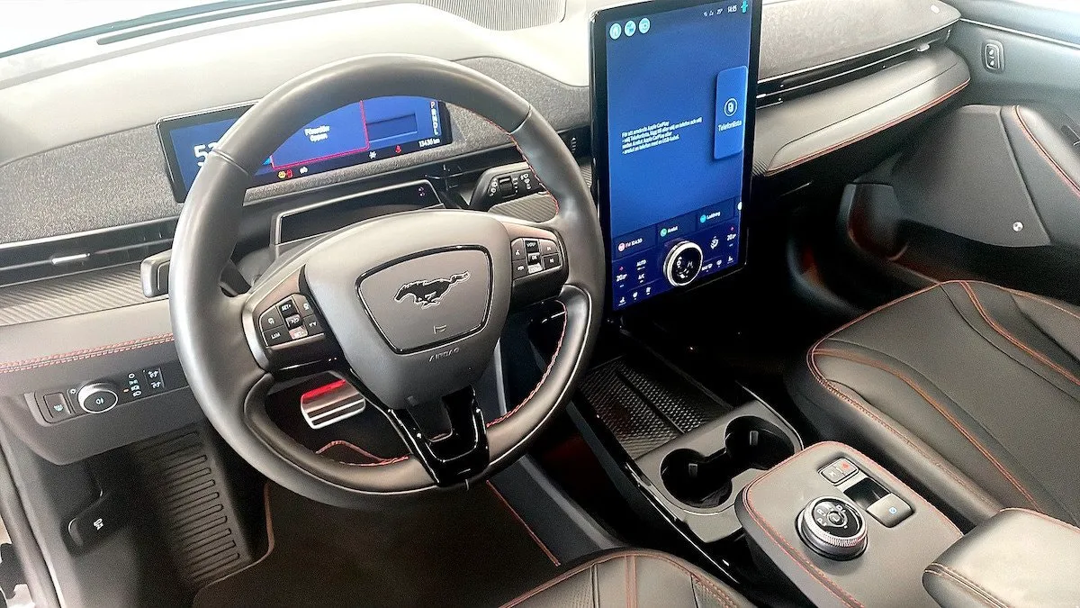 Vehicle image 15