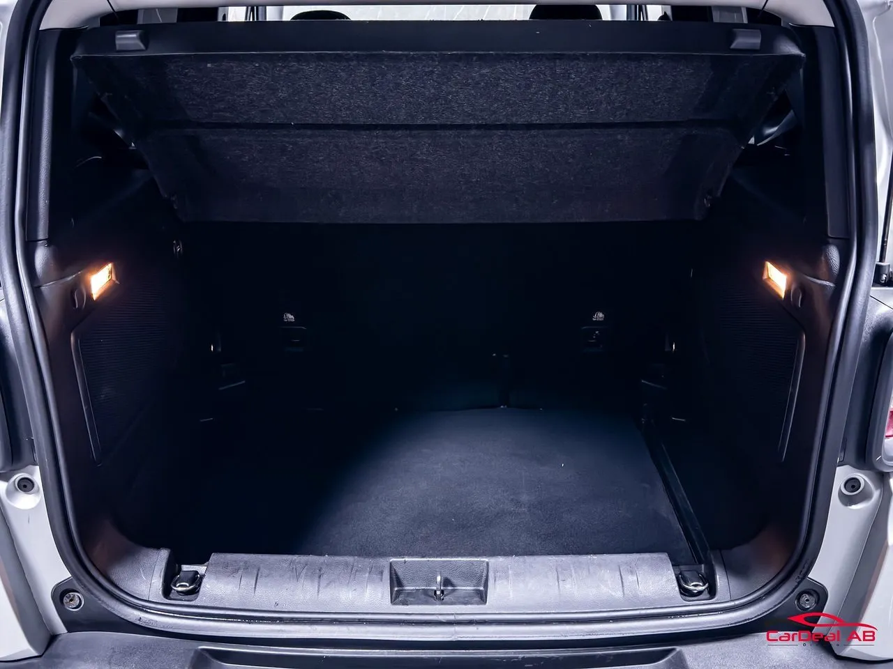 Vehicle image 16
