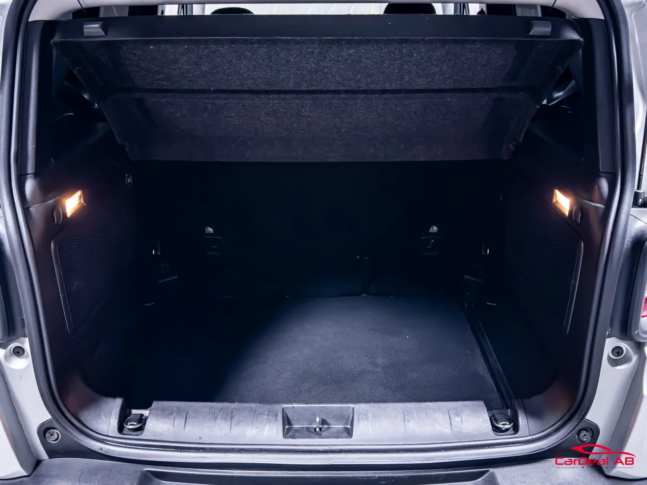 Vehicle image 16