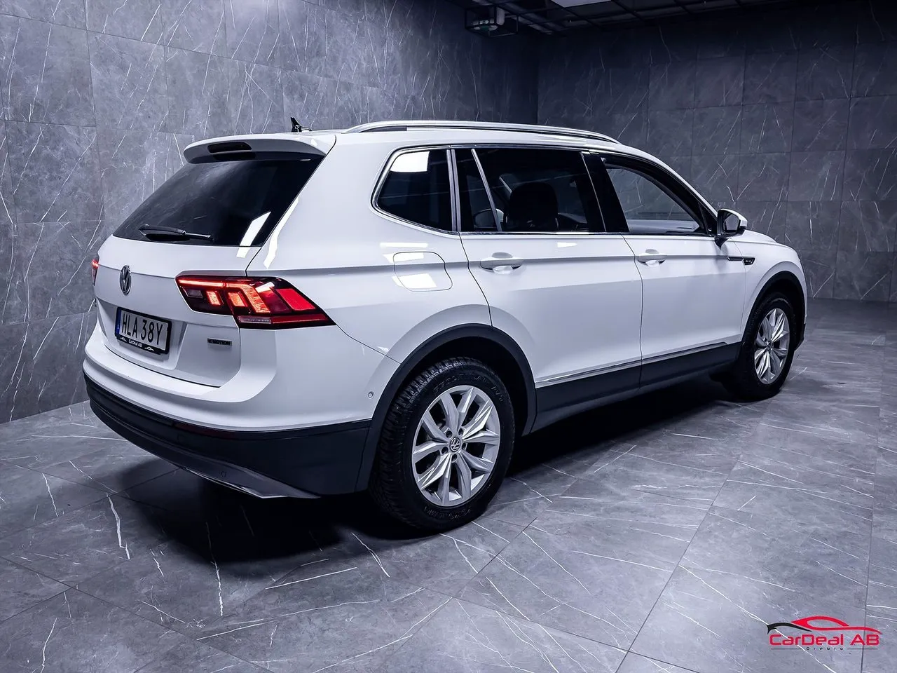 Vehicle image 6