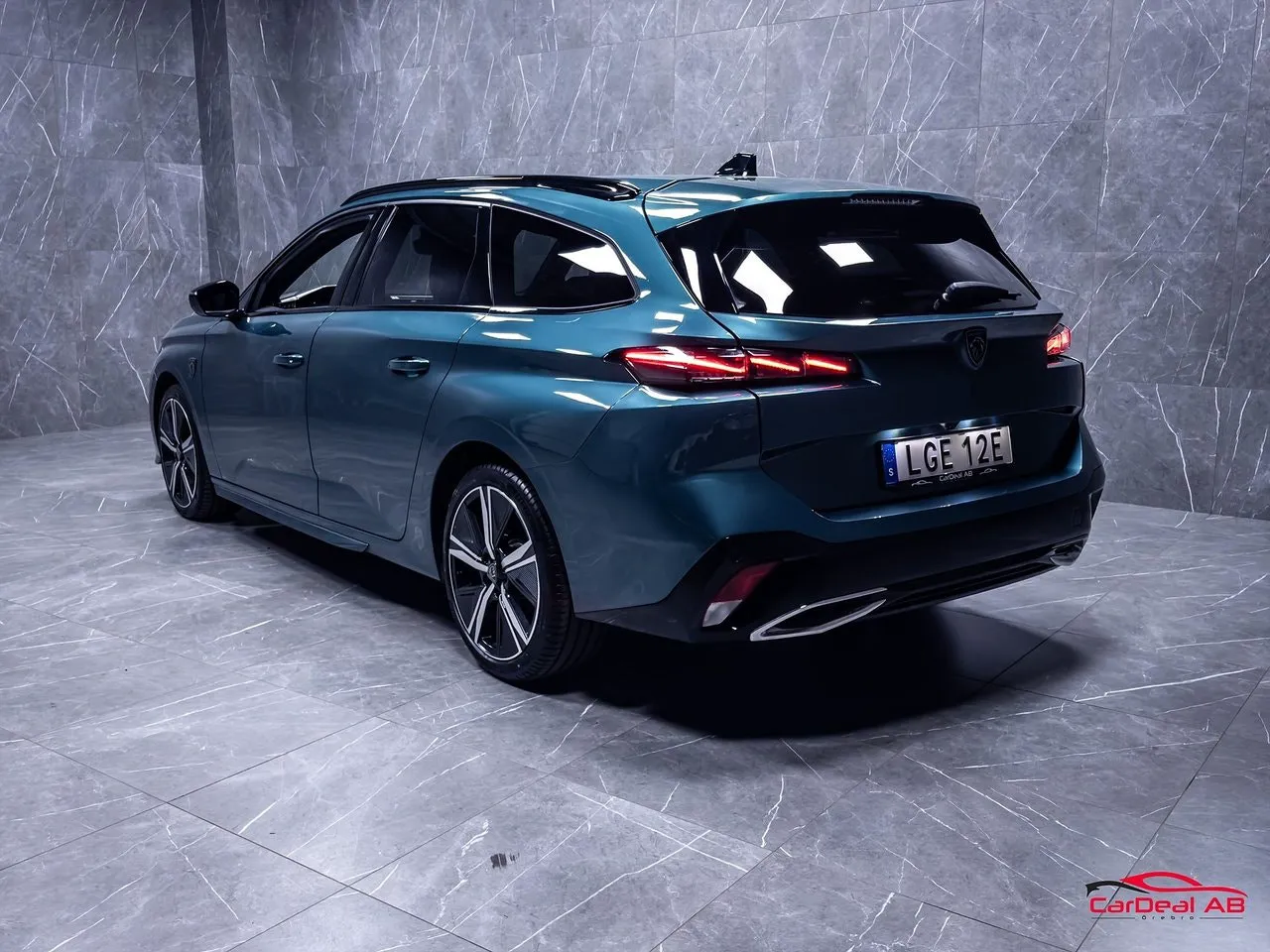 Vehicle image 4