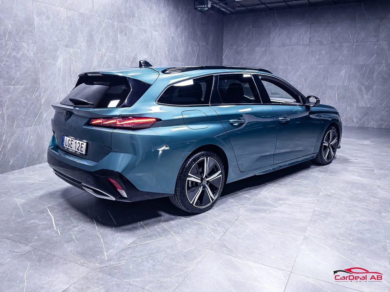 Vehicle image 6